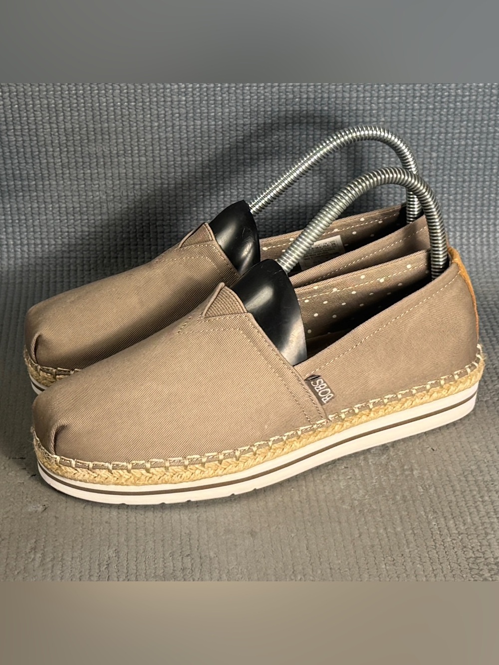 Bobs By Skechers Women’s Breeze Memory Foam Taupe Slip On Shoes Size 6.5